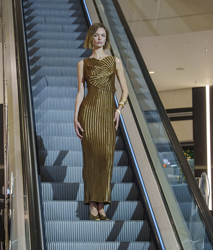 Clothes: Daphne Valente, Aesthet | Shoes: Haralas | Jewellery: LiLALO