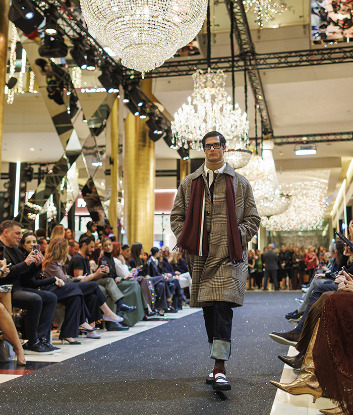 Clothes: Tommy Hilfiger | Shoes: Vans | Socks: Calzedonia | Eyewear: Panaidis Eyewear Boutique