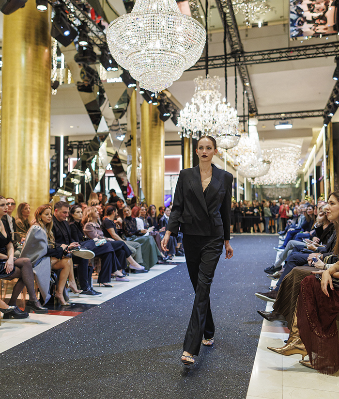 Clothes: Boss, Hugo Boss | Shoes: Amina Muaddi, Kalogirou | Bra: Intimissimi