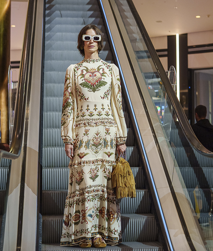 Clothes: Farm Rio, attica | Shoes: Kurt Geiger | Bag: Tory Burch, attica | Eyewear: Eye Q Συκαράς